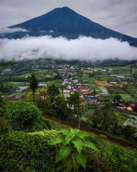 Pemandangan Gunung Slamet di Jawa Tengah